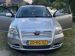 Zilver Gebruikt 2005 Toyota Avensis Luna Sedan | € 2.999 (Goede deal)