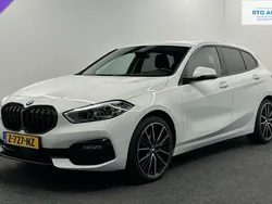 Wit Gebruikt 2021 BMW 118 Exclusive Hatchback | € 22.500 (Eerlijke prijs)