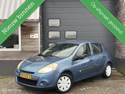 Blauw Gebruikt 2009 Renault Clio II Hatchback | € 2.895 (Eerlijke prijs)