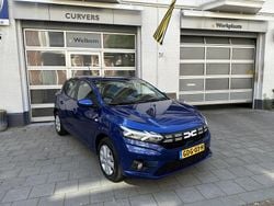Blauw, metallic lak Gebruikt 2023 Dacia Sandero Expression Hatchback | € 17.950 (Eerlijke prijs)
