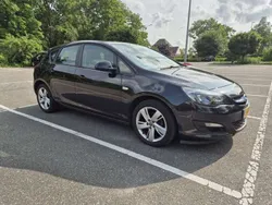 Zwart Gebruikt 2013 Opel Astra Edition Hatchback | € 4.999 (Eerlijke prijs)