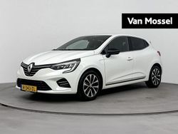 Ijswit Gebruikt 2022 Renault Clio V Techno Hatchback | € 17.440 (Eerlijke prijs)