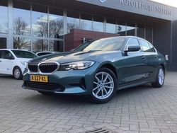 Blauw Gebruikt 2021 BMW 318 Executive Sedan | € 27.425 (Eerlijke prijs)