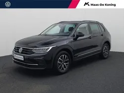 Zwart, metallic lak Gebruikt 2021 VW Tiguan Life SUV | € 31.740 (Eerlijke prijs)