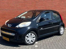 Zwart, metallic lak Gebruikt 2010 Peugeot 107 Hatchback | € 2.450 (Eerlijke prijs)