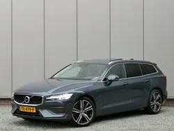 Blauw, metallic lak Gebruikt 2018 Volvo V60 Momentum Stationwagen | € 27.999 (Goede deal)