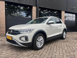 Grijs Gebruikt 2022 VW T-Roc Life SUV | € 21.950 (Eerlijke prijs)