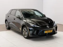 Zwart Gebruikt 2023 MG MG4 EV Comfort Hatchback | € 23.950 (Eerlijke prijs)