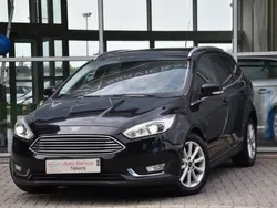Zwart, metallic lak Gebruikt 2015 Ford Focus Titanium Stationwagen | € 7.950 (Super prijs)