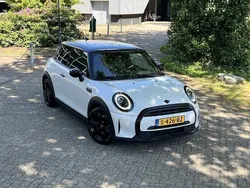Wit Gebruikt 2023 Mini Cooper Hatchback | € 23.850 (Eerlijke prijs)