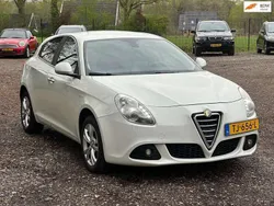 Wit Gebruikt 2012 Alfa Romeo Giulietta Distinctive Hatchback | € 3.750 (Eerlijke prijs)