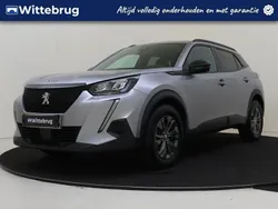 Grijs, metallic lak Gebruikt 2023 Peugeot 2008 Style SUV | € 19.925 (Goede deal)