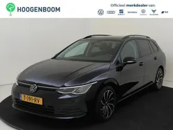 Zwart Gebruikt 2023 VW Golf VIII Life Stationwagen | € 25.450 (Eerlijke prijs)