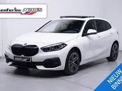 Wit Gebruikt 2023 BMW 118 Sport Line Hatchback | € 29.866 (Eerlijke prijs)