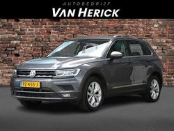 Grijs, metallic lak Gebruikt 2017 VW Tiguan Highline SUV | € 22.945 (Goede deal)
