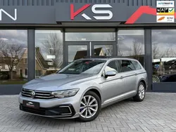 Grijs, metallic lak Gebruikt 2021 VW Passat GTE Stationwagen | € 24.999 (Eerlijke prijs)