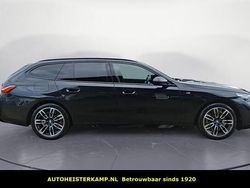 Zwart Gebruikt 2025 BMW 520 M Sport Stationwagen | € 69.950 (Eerlijke prijs)
