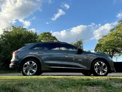 Grijs Gebruikt 2020 Audi e-tron S-Line SUV | € 23.750 (Eerlijke prijs)