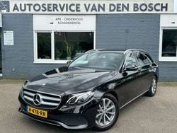 Zwart, metallic lak Gebruikt 2017 Mercedes E200 Prestige Stationwagen | € 27.950 (Eerlijke prijs)