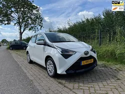 Wit Gebruikt 2021 Toyota Aygo X-play Hatchback | € 10.275 (Eerlijke prijs)
