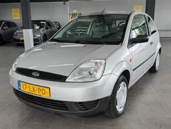 Grijs Gebruikt 2003 Ford Fiesta Celebration Hatchback | € 995 (Eerlijke prijs)