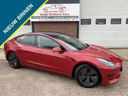 Rood Gebruikt 2022 Tesla Model 3 Sedan | € 29.999 (Eerlijke prijs)