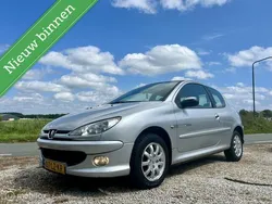 Grijs Gebruikt 2003 Peugeot 206 Quiksilver Hatchback | € 1.495 (Eerlijke prijs)