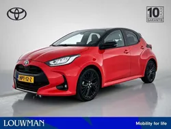 Rood Gebruikt 2022 Toyota Yaris Hybrid Executive Hatchback | € 23.945 (Eerlijke prijs)