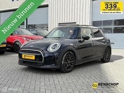 Zwart Gebruikt 2021 Mini Cooper Hatchback | € 20.940 (Eerlijke prijs)