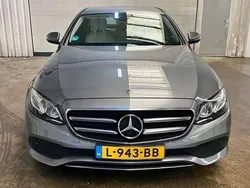 Grijs Gebruikt 2019 Mercedes E300 Premium Plus Sedan | € 30.500