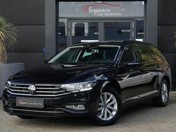 Zwart Gebruikt 2023 VW Passat Business Stationwagen | € 23.950 (Goede deal)