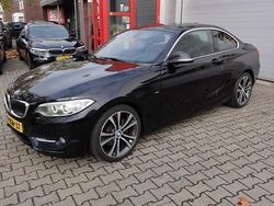 Zwart Gebruikt 2015 BMW 220 Executive Coupé | € 13.950 (Goede deal)