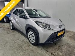 Grijs Gebruikt 2023 Toyota Aygo Play Hatchback | € 16.899 (Eerlijke prijs)