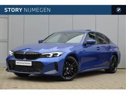 Portimao blau (donker blauw metallic) Gebruikt 2024 BMW 320e Shadowline Sedan | € 46.950 (Eerlijke prijs)