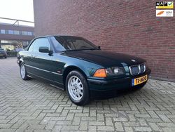 Groen, metallic lak Gebruikt 1998 BMW 318 Cabriolet Executive Cabriolet | € 6.875