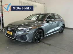 Grijs Gebruikt 2022 Audi A3 Sportback S-Line Hatchback | € 28.990 (Iets duurder)