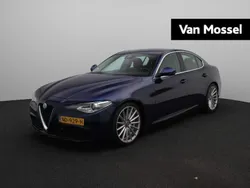 Blauw Gebruikt 2017 Alfa Romeo Giulia Super Sedan | € 28.640 (Eerlijke prijs)