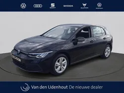 Zwart, metallic lak Gebruikt 2021 VW Golf VIII Life Hatchback | € 19.750 (Eerlijke prijs)