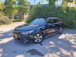 Blauw, metallic lak Gebruikt 2017 Kia Optima Hybrid Sedan | € 19.950 (Eerlijke prijs)