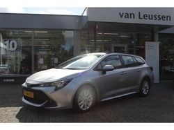 Grijs, metallic lak Gebruikt 2023 Toyota Corolla Active Stationwagen | € 25.700 (Eerlijke prijs)