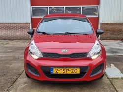 Rood Gebruikt 2014 Kia Rio Hatchback | € 7.950 (Eerlijke prijs)