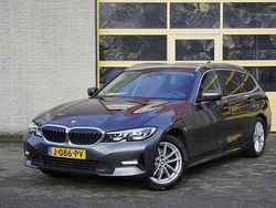 Grijs Gebruikt 2020 BMW 320 Executive Stationwagen | € 25.950 (Goede deal)