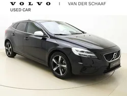 Zwart Gebruikt 2018 Volvo V40 Stationwagen | € 16.900 (Eerlijke prijs)