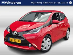 Rood Gebruikt 2017 Toyota Aygo X-play Hatchback | € 9.425 (Eerlijke prijs)