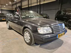 Zwart Gebruikt 1994 Mercedes E220 Cabriolet | € 19.999