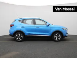 Blauw, metallic lak Gebruikt 2023 MG ZS Comfort Sedan | € 21.995 (Eerlijke prijs)