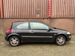 Zwart Gebruikt 2004 Renault Mégane II Luxe Hatchback | € 495 (Goede deal)