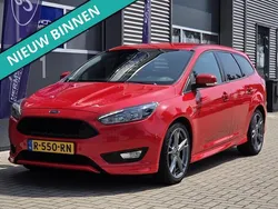 Rood Gebruikt 2018 Ford Focus ST-Line Stationwagen | € 11.950 (Eerlijke prijs)
