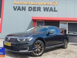 Zwart, metallic lak Gebruikt 2016 VW Passat Highline Sedan | € 10.999 (Super prijs)