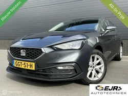 Grijs, metallic lak Gebruikt 2022 Seat Leon Style Hatchback | € 23.950 (Eerlijke prijs)